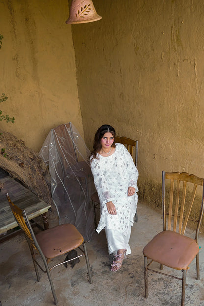 Mehré Ivory Crinkle 3 Piece Suit
